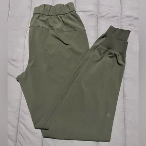Lululemon joggers size 6